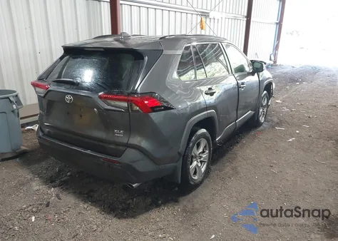 2024 Toyota Rav4 Xle/Xle Premium z USA, uszkodzony, nr VIN 2T3P1RFV3RC410627